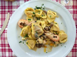 cappellacci-di-zucca-scampi-e-porcini